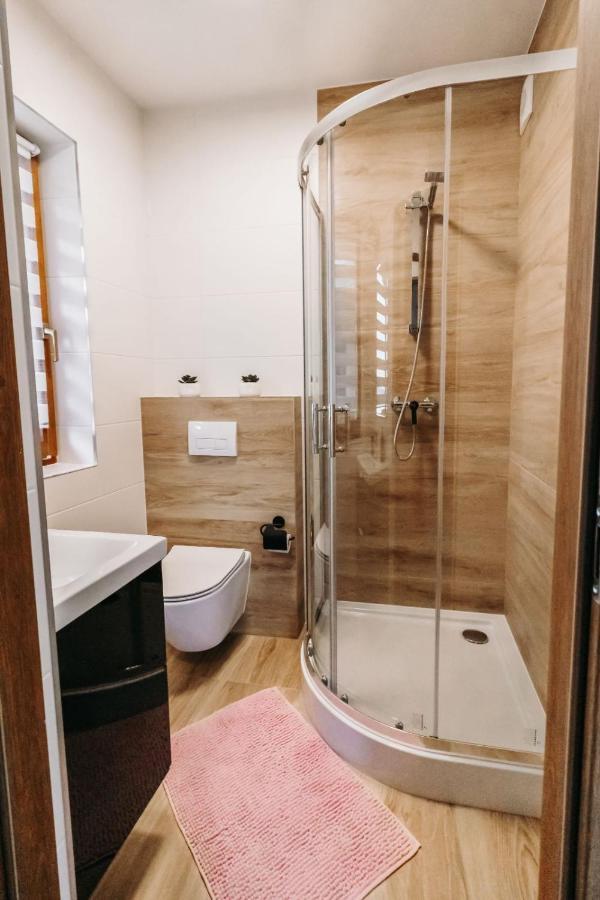 Stylove Domki Banska Nizna Domki Z Jacuzzi Eksteriør billede